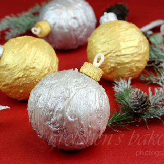 Christmas Ornament Cakes