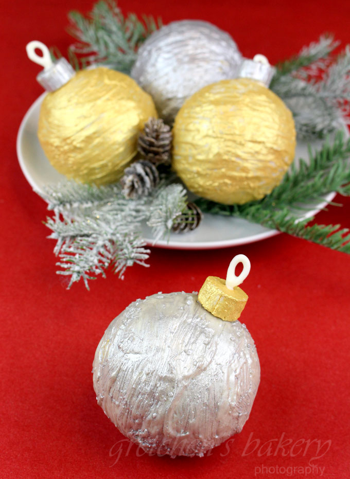 Christmas Ornament Cakes