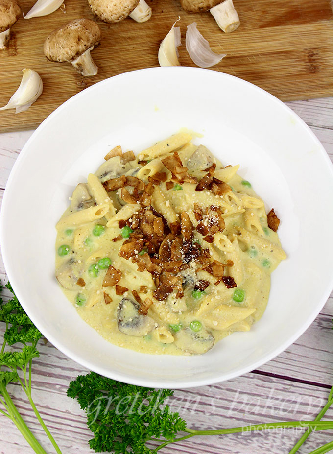 Creamy Garlic & Mushroom Pasta (vegan)