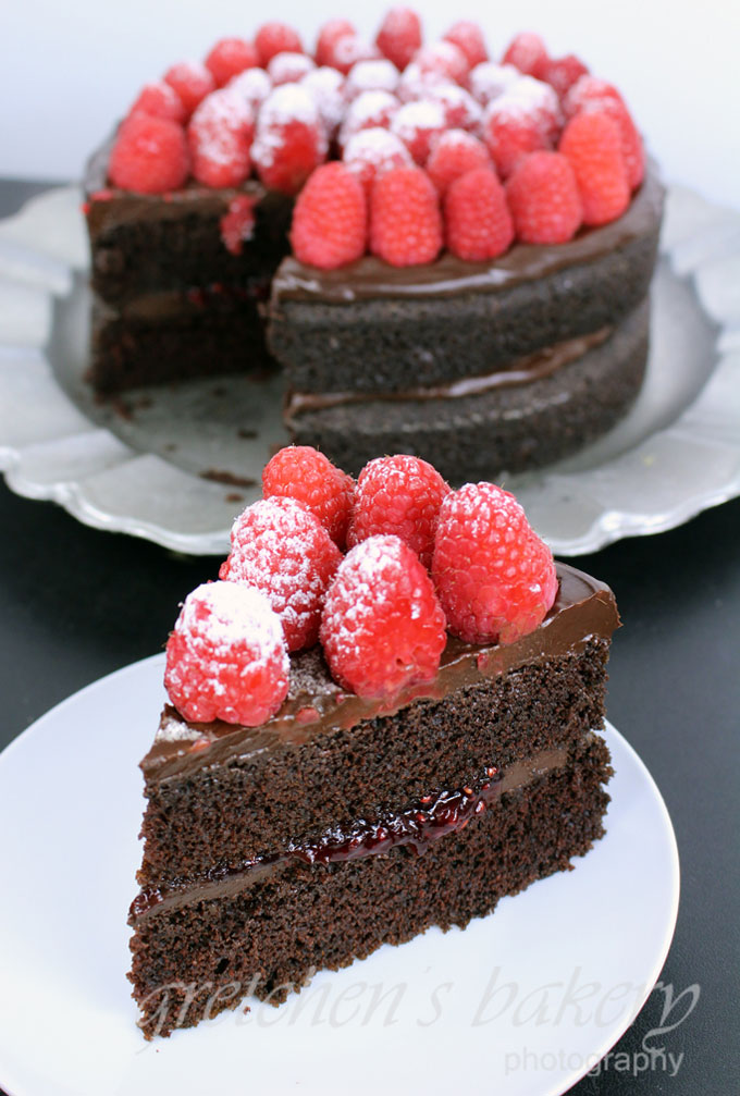 chocolate-raspberry-truffle-cake-3.jpg