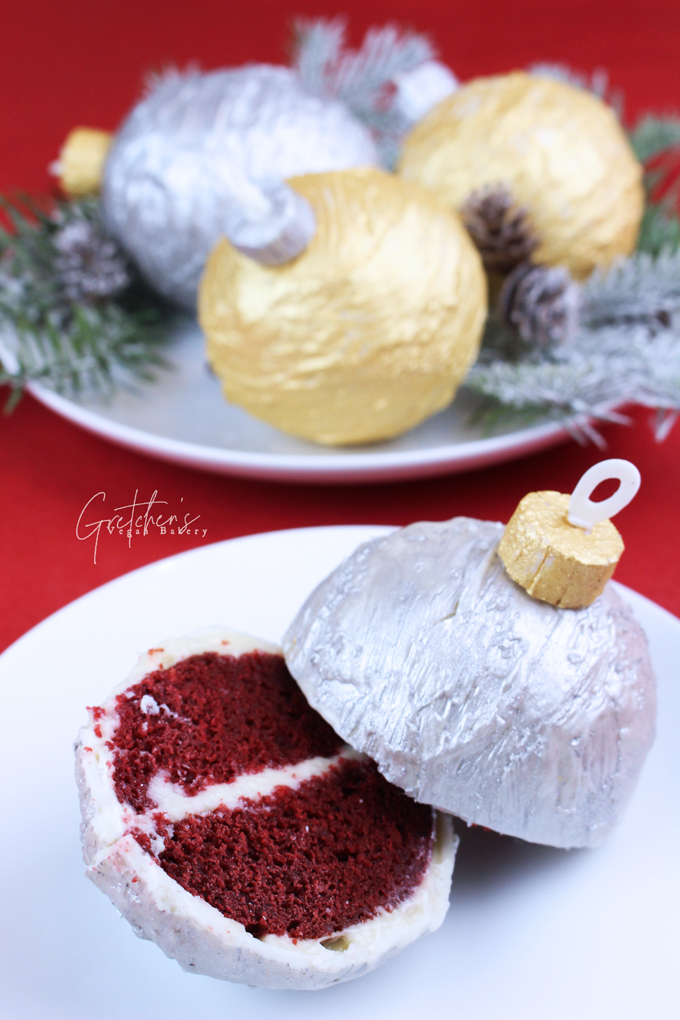 Christmas Ornament Cakes