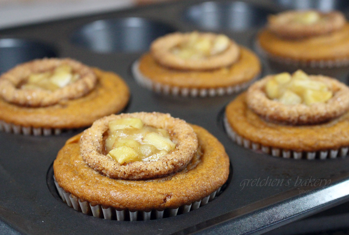 Apple Pie Stuffed Pumpkin Cupcakes