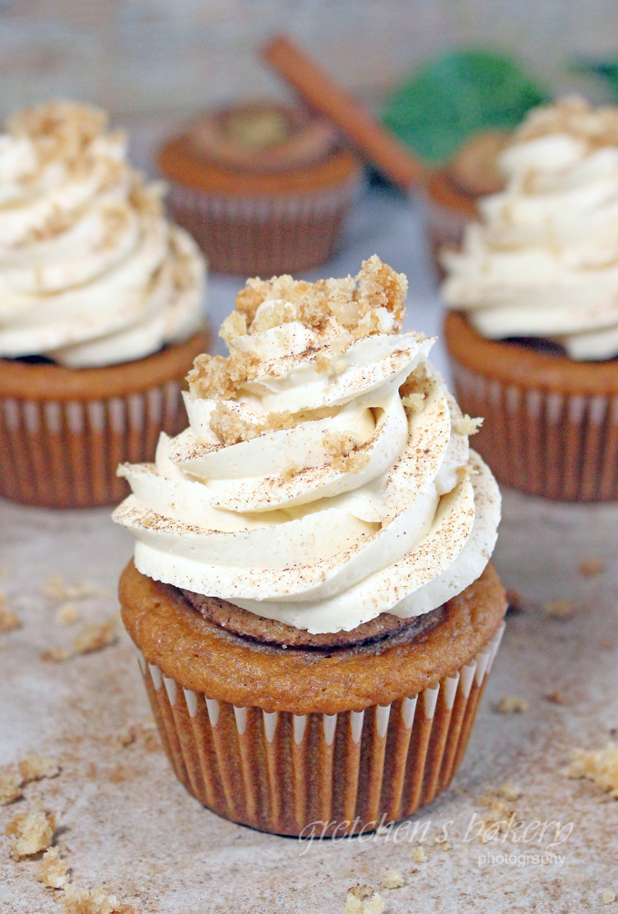 Apple Pie Stuffed Pumpkin Cupcakes