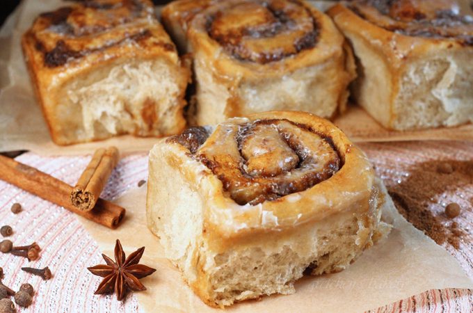 Molasses Gingerbread Cinnamon Rolls