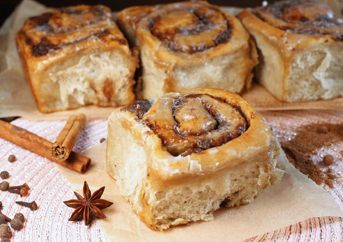 Molasses Gingerbread Cinnamon Rolls