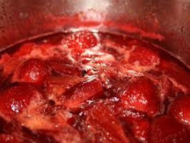 10 Minute Strawberry Sauce