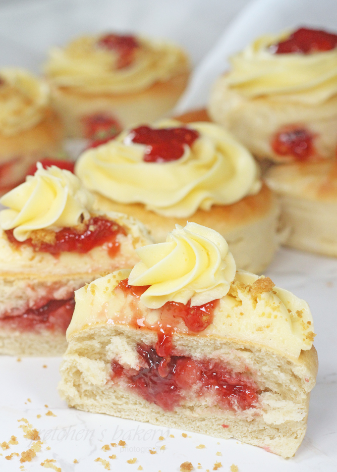 Strawberry Cheesecake Donuts