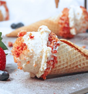 Strawberry Cheesecake Crunch Cones