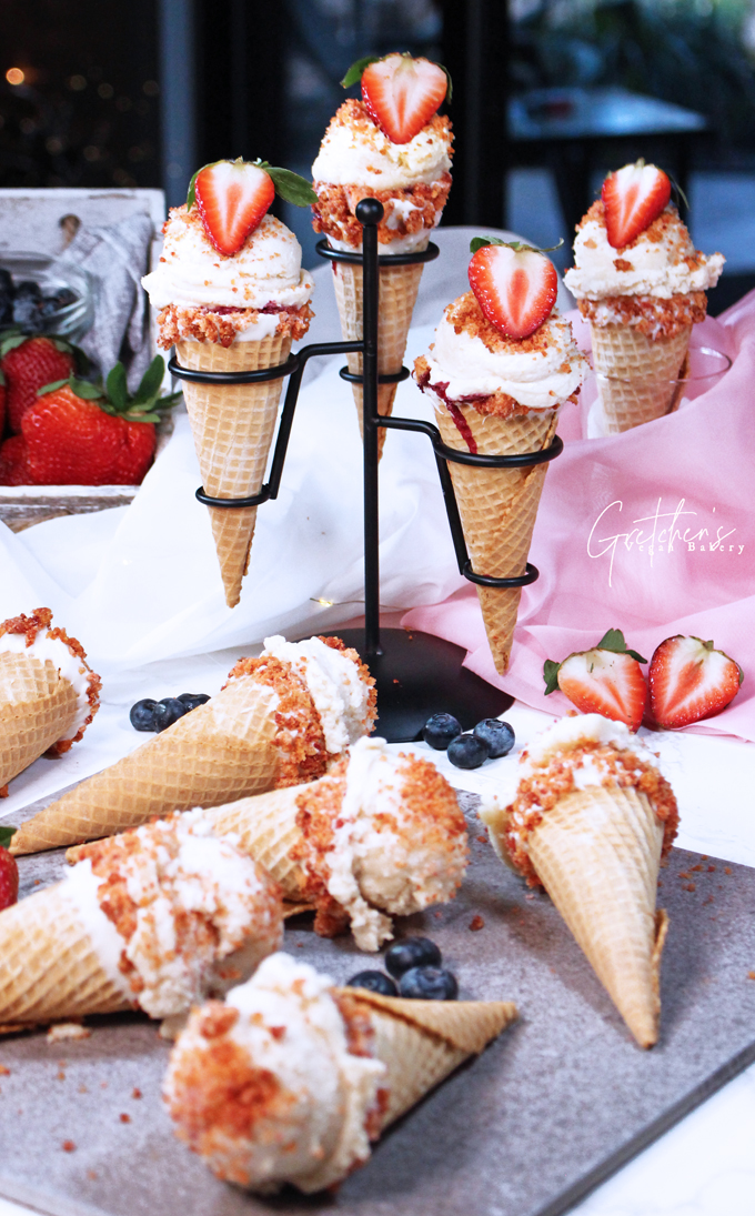 Strawberry Cheesecake Crunch Cones