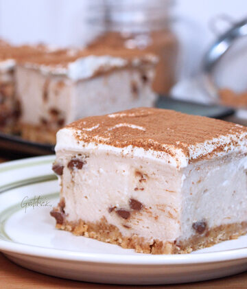 Cannoli Cheesecake Bars
