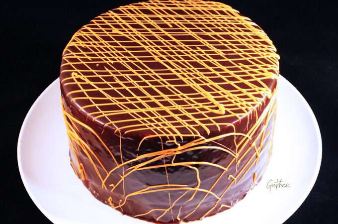 Easy Vegan Halloween Cake