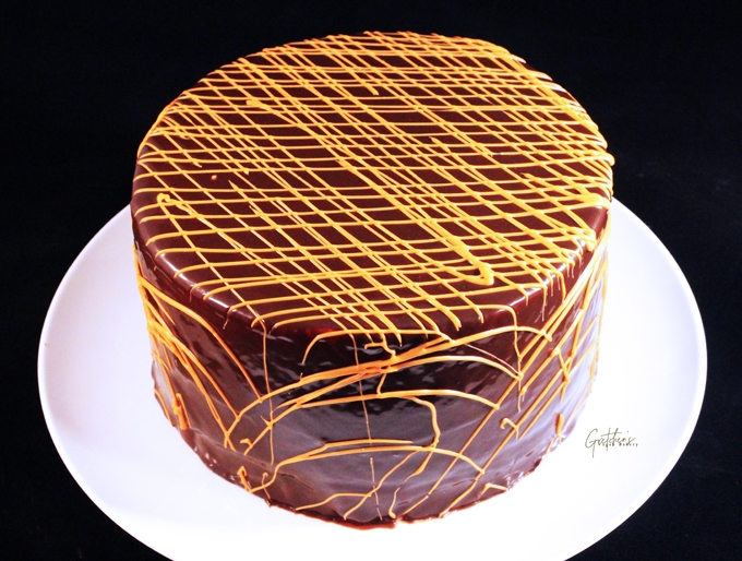 Easy Vegan Halloween Cake
